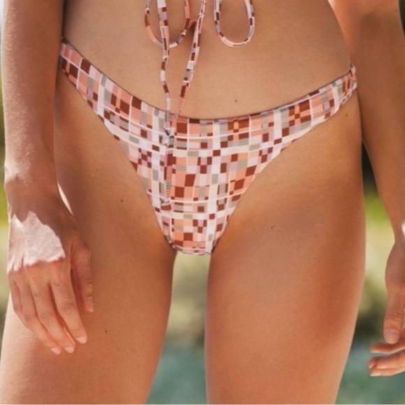 l*space‎ Camacho Classic Bikini Bottoms - Picture 1 of 11